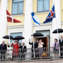 1. juni: Kongeparet deltar ved markeringen av Finlands 100-årsjubileum i Helsinki. Foto: Heikki Saukkomaa / Lehtikuva / NTB scanpix